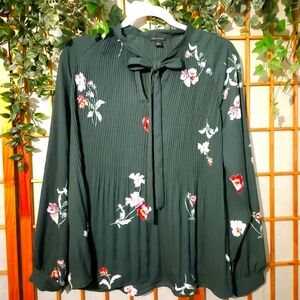Ann Taylor Green Floral Long Sleeve Blouse with Tie (Medium) (EUC)